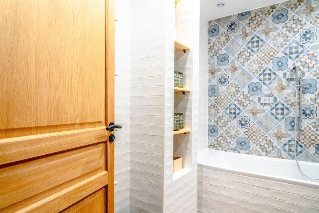 Superbe Neuf, Climatise Centre Village Apartment